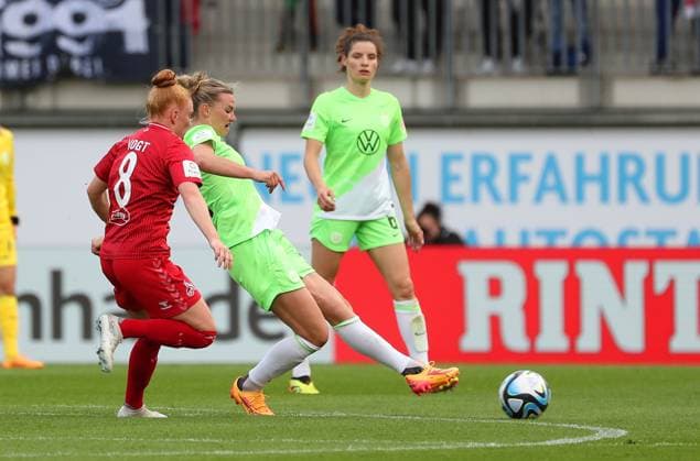 VfL vs Cologne, BL Women Wolfsburg, 03 05 2024, FOOTBALL VfL Wolfsburg vs 1 FC Cologne, Google Pixel Women Bundesliga, Season 2023 24 Laura Vogt Cologne , Alexandra Popp VfL Wolfsburg Wolfsburg