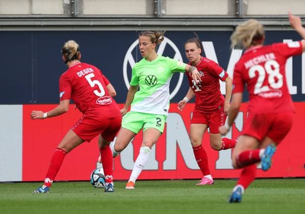 VfL vs Cologne, BL Women Wolfsburg, 03 05 2024, FOOTBALL VfL Wolfsburg vs 1 FC Cologne, Google Pixel Women Bundesliga, Season 2023 24 Celina Degen Cologne , Lynn Wilms VfL Wolfsburg Wolfsburg