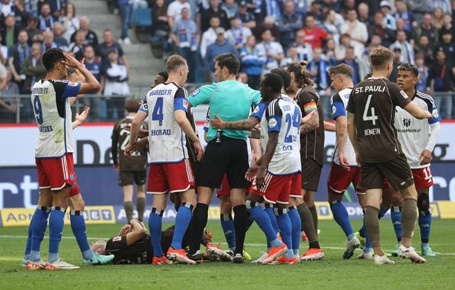 discussion, Robert Glatzel HSV tor zaehlt nicht Football, Men, Season 2023 2024, 2 BL, Volksparkstadion, Hamburger SV vs FC St Pauli, City derby DFL REGULATIONS PROHIBIT ANY USE OF PHOTOGRAPHS AS IMAGE SEQUENCES AND OR QUASI VIDEO