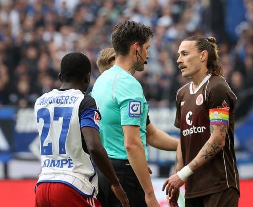 Referee Dr Matthias Joellenbeck, Jackson Irvine FC St Pauli Football, Men, Season 2023 2024, 2 BL, Volksparkstadion, Hamburger SV vs FC St Pauli, City derby DFL REGULATIONS PROHIBIT ANY USE OF PHOTOGRAPHS AS IMAGE SEQUENCES AND OR QUASI VIDEO