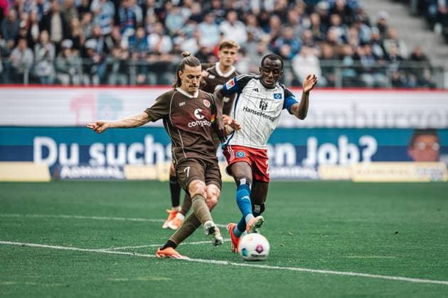 Soccer Men Season 2023 2024 2 Soccer Bundesliga 32 Matchday Hamburger SV vs FC St Pauli 03 05 2024 v l Jackson Irvine 7, FC St Pauli vs Jean Luc Dompe 27, HSV Hamburg Volksparkstadion Hamburg Germany