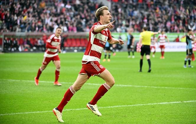 Soccer, 2 Bundesliga, Germany, Men, Season 2023 2024, 32 Matchday, Merkur Spiel Arena Düsseldorf, Fortuna Düsseldorf 1 FC Nuremberg Cheers Vincent Vermeij F95 after his goal for 2 0 Cheers, Joy, Action DFB DFL REGULATIONS PROHIBIT ANY USE OF PHOTOGRAPHS AS IMAGE SEQUENCES AND OR QUASI VIDEO