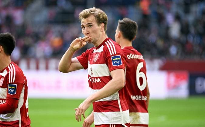 Soccer, 2 Bundesliga, Germany, Men, Season 2023 2024, 32 Matchday, Merkur Spiel Arena Düsseldorf, Fortuna Düsseldorf 1 FC Nuremberg Cheers Vincent Vermeij F95 after his goal for 2 0 Cheers, Joy, Action DFB DFL REGULATIONS PROHIBIT ANY USE OF PHOTOGRAPHS AS IMAGE SEQUENCES AND OR QUASI VIDEO