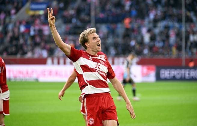 Soccer, 2 Bundesliga, Germany, Men, Season 2023 2024, 32 Matchday, Merkur Spiel Arena Düsseldorf, Fortuna Düsseldorf 1 FC Nuremberg Cheers Vincent Vermeij F95 after his goal for 2 0 Cheers, Joy, Action DFB DFL REGULATIONS PROHIBIT ANY USE OF PHOTOGRAPHS AS IMAGE SEQUENCES AND OR QUASI VIDEO