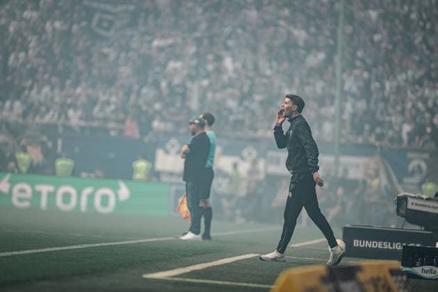 Soccer Men Season 2023 2024 2 Soccer Bundesliga 32 Matchday Hamburger SV vs FC St Pauli 03 05 2024 Coach Fabian Hürzeler FC St Pauli gives instructions Hamburg Volksparkstadion Hamburg Germany
