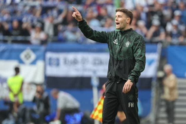 2 Bundesliga Hamburger SV FC St Pauli on 03 05 2024 at Volksparkstadion in Hamburg Coach Fabian Hürzeler Huerzeler Hurzeler St Pauli gives loud instructions MH
