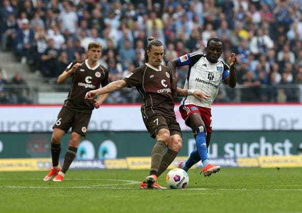 03 05 2024, Soccer 2 Bundesliga 2023 2024, Matchday 32, Hamburger SV FC St Pauli , at Volksparkstadion Hamburg L R Jackson Irvine FC St Pauli vs Jean Luc Dompe Hamburg DFL and DFB regulations prohibit any use of photographs as image sequences and or quasi video