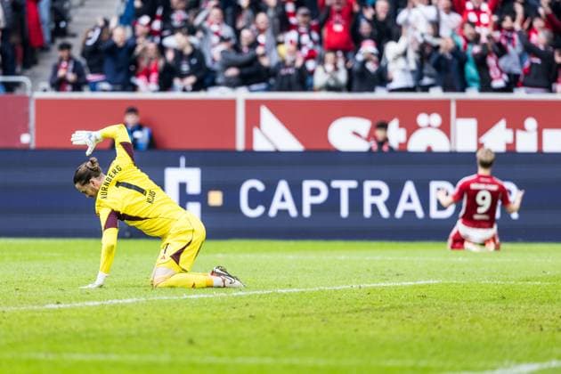 2 Soccer Bundesliga Fortuna Düsseldorf 1895 1 FC Nürnberg 03 05 2024 Carl Klaus 1 FC Nürnberg, 1 hits the ground in frustration after the 2 0 2 Soccer Bundesliga Fortuna Düsseldorf 1895 1 FC Nürnberg, Düsseldorf, Merkur Spiel Arena DFL REGULATIONS PROHIBIT ANY USE OF PHOTOGRAPHS AS IMAGE SEQUENCES AND OR QUASI VIDEO Copyright: xBEAUTIFULxSPORTS Wunderlx