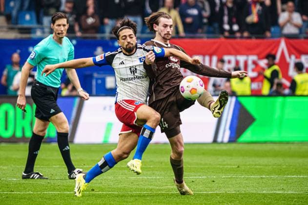 Immanuel Pherai Hamburger SV, 10 , Connor Metcalfe FC St Pauli, 24 GER, Hamburger SV vs FC St Pauli, Football, 2 Bundesliga, Matchday 32, Season 2023 2024, 03 05 2024 DFL REGULATIONS PROHIBIT ANY USE OF PHOTOGRAPHS AS IMAGE SEQUENCES AND OR QUASI VIDEO GER, Hamburger SV vs FC St Pauli, Football, 2 Bundesliga, Matchday 32, Season 2023 2024, 03 05 2024 Hamburg Copyright: xEibner-Pressefoto MarcelxvonxFehrnx EP_MFN
