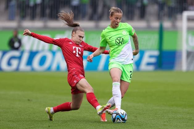 from left Alena Bienz 1 FC Köln, 11 and Lynn Wilms VfL Wolfsburg, 2 in a duel, dynamic, action, action, game scene, THE DFB REGULATIONS PROHIBIT ANY USE OF PHOTOGRAPHS AS IMAGE SEQUENCES AND OR QUASI VIDEO , 03 05 2024, Wolfsburg Germany , Football, Google Pixel Womens Bundesliga, VfL Wolfsburg 1 FC Köln xobx