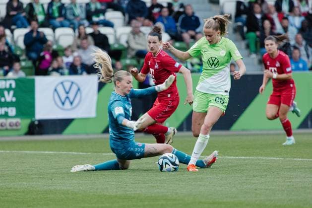 Wolfsburg, Germany 03 May 2024 1 BL Women 2023 2024 VfL Wolfsburg vs 1 FC Köln In the picture Vivien Endemann Wolfsburg makes the goal to 5 1 DFB regulations prohibit any use of photographs as image sequences and or quasi video AOK Stadion Niedersachsen Copyright: xFotostandx xNiewelerx