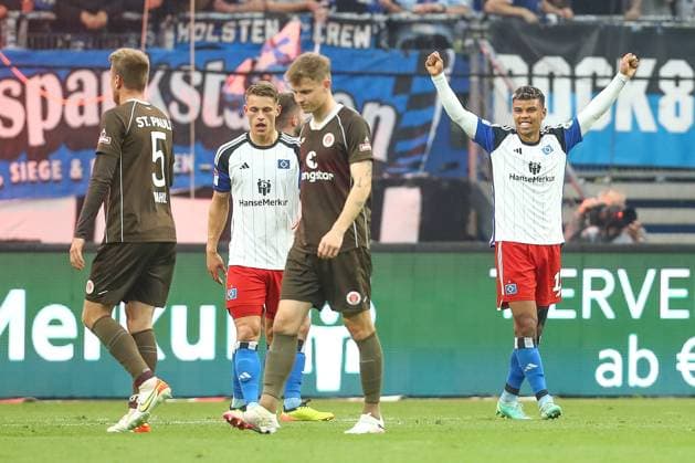 03 05 2024, xtgx, Soccer 2 Bundesliga, Hamburger SV FC St Pauli emspor, v l Hauke Wahl St Pauli, 5 , Miro Muheim HSV, 28 , Ransford Yeboah Koenigsdoerffer HSV, 11 DFL DFB REGULATIONS PROHIBIT ANY USE OF PHOTOGRAPHS as IMAGE SEQUENCES and or QUASI VIDEO Hamburg