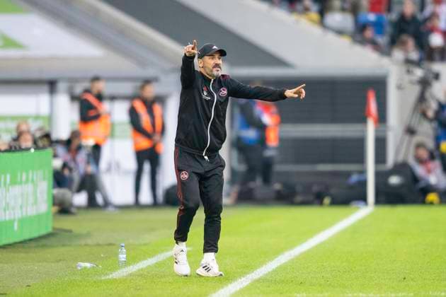 Soccer 2 Bundesliga, Season 2023 2024, 32 Matchday, Fortuna Duesseldorf 1 FC Nuernberg on 03 05 2024 at Merkur Spiel Arena in Duesseldorf Cristian Fiel 1 FC Nuernberg, Coach gives instructions to his team Important notice According to the regulations of the DFL German Football League or the DFB German Football Association, it is prohibited to use or have used photographs taken in the stadium and or from the match in the form of sequential images and or video-like photo series Foto Kirchner Media TH Copyright: xKirchner-Media THx