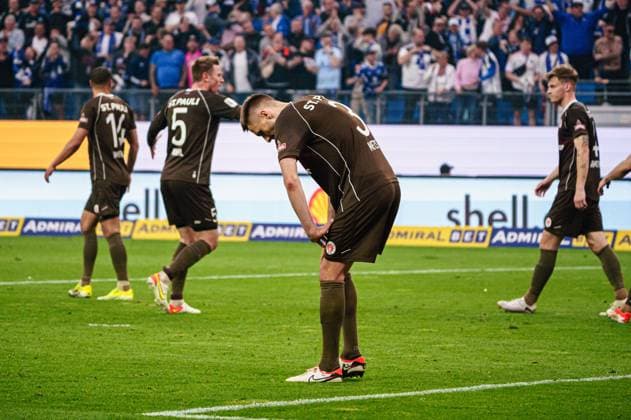 Disappointment FC St Pauli after goal to 1 0 Robert Glatzel Hamburger SV, 09 GER, Hamburger SV vs FC St Pauli, Football, 2 Bundesliga, Matchday 32, Season 2023 2024, 03 05 2024 DFL REGULATIONS PROHIBIT ANY USE OF PHOTOGRAPHS AS IMAGE SEQUENCES AND OR QUASI VIDEO GER, Hamburger SV vs FC St Pauli, Football, 2 Bundesliga, Matchday 32, Season 2023 2024, 03 05 2024 Hamburg Copyright: xEibner-Pressefoto MarcelxvonxFehrnx EP_MFN