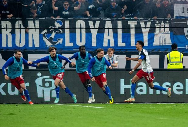Soccer, Men, Season 2023 2024, 2 Bundesliga 32 Matchday , Hamburger SV FC St Pauli, f l Robert Glatzel HSV , Anssi Suhonen HSV , Cheering after goal to 1 0, 03 05 2024, Copyright: xSebastianxRäppold MatthiasxKochx
