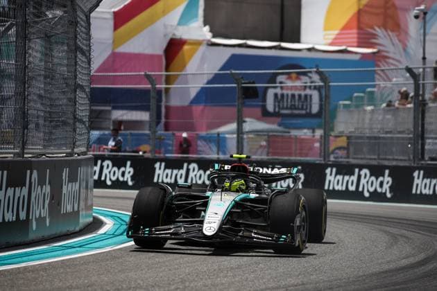 44 HAMILTON Lewis (gbr), Mercedes AMG F1 Team W15, action during the Formula 1 Crypto.com Miami Grand Prix 2024, 6th round of the 2024 Formula One World Championship, WM, Weltmeisterschaft from May 3 to 5, 2024 on the Miami International Autodrome, in Miami, United States of America - F1 - MIAMI GRAND PRIX 2024 DPPI Panoramic  240503_R06_MIAMI_DP_XB3_6282