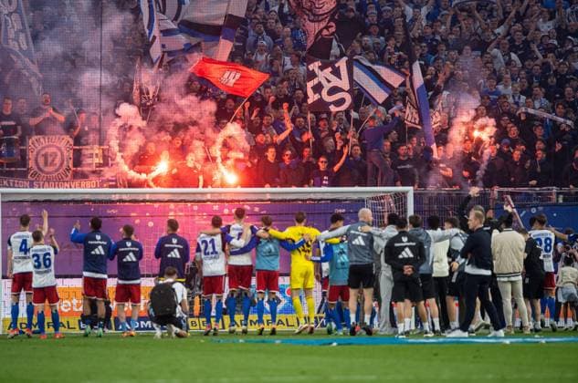 Soccer, Men, Season 2023 2024, 2 Bundesliga 32 Matchday , Hamburger SV FC St Pauli, HSV players and fans cheer after the final whistle, 03 05 2024, Copyright: xSebastianxRäppold MatthiasxKochx