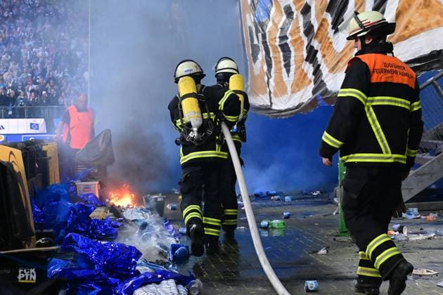 Soccer I Men I 2023 2024 I 2 Bundesliga I 32 Matchday I Hamburger SV FC St Pauli I 3 5 2024 The fire department is ready the pyro has ignited the fan choreo, extinguish, fire, fire Hamburg Volksparkstadion Hamburg Germany Copyright: xLobeca AndreasxHannigx
