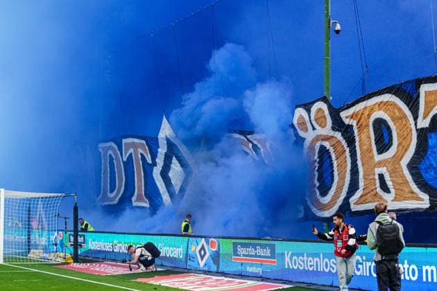 Pyrotechnics Begalo Fans Ultras Hamburger SV GER, Hamburger SV vs FC St Pauli, Football, 2 Bundesliga, Matchday 32, Season 2023 2024, 03 05 2024 DFL REGULATIONS PROHIBIT ANY USE OF PHOTOGRAPHS AS IMAGE SEQUENCES AND OR QUASI VIDEO GER, Hamburger SV vs FC St Pauli, Football, 2 Bundesliga, Matchday 32, Season 2023 2024, 03 05 2024 Hamburg Copyright: xEibner-Pressefoto MarcelxvonxFehrnx EP_MFN