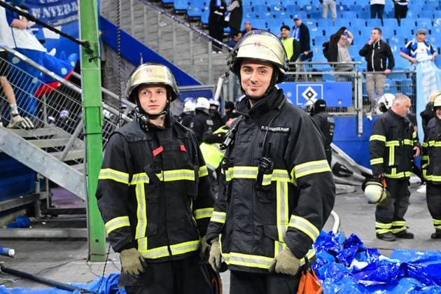 Soccer I Men I 2023 2024 I 2 Bundesliga I 32 Matchday I Hamburger SV FC St Pauli I 3 5 2024 Thanks to the guys from the fire department Well prepared and cool reaction Hamburg Volksparkstadion Hamburg Germany Copyright: xLobeca AndreasxHannigx