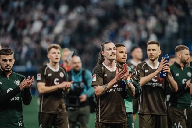 Soccer Men Season 2023 2024 2 Soccer Bundesliga 32 Matchday Hamburger SV vs FC St Pauli 03 05 2024 Jackson Irvine 7, FC St Pauli looks disappointed after losing the city derby Hamburg Volksparkstadion Hamburg Germany