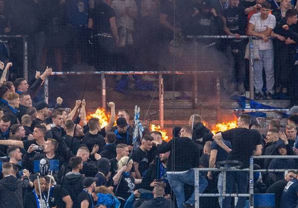 Soccer, Men, Season 2023 2024, 2 Bundesliga 32 Matchday , Hamburger SV FC St Pauli, Fans of HSV burn merchandising of St Pauli, 03 05 2024, Copyright: xSebastianxRäppold MatthiasxKochx