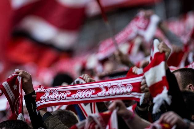 2 Soccer Bundesliga Fortuna Düsseldorf 1895 1 FC Nürnberg 03 05 2024 Scarves are held up in the curve of the Fortuna Düsseldorf fans 2 Soccer Bundesliga Fortuna Düsseldorf 1895 1 FC Nürnberg, Düsseldorf, Merkur Spiel Arena DFL REGULATIONS PROHIBIT ANY USE OF PHOTOGRAPHS AS IMAGE SEQUENCES AND OR QUASI VIDEO Copyright: xBEAUTIFULxSPORTS Wunderlx