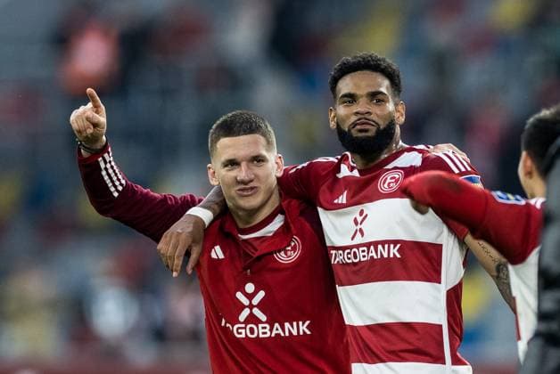 2 Soccer Bundesliga Fortuna Düsseldorf 1895 1 FC Nürnberg 03 05 2024 Christos Tzolis Fortuna Düsseldorf, 7 and Jamil Siebert Fortuna Düsseldorf, 20 celebrate with the curve 2 Soccer Bundesliga Fortuna Düsseldorf 1895 1 FC Nürnberg, Düsseldorf, Merkur Spiel Arena DFL REGULATIONS PROHIBIT ANY USE OF PHOTOGRAPHS AS IMAGE SEQUENCES AND OR QUASI VIDEO Copyright: xBEAUTIFULxSPORTS Wunderlx