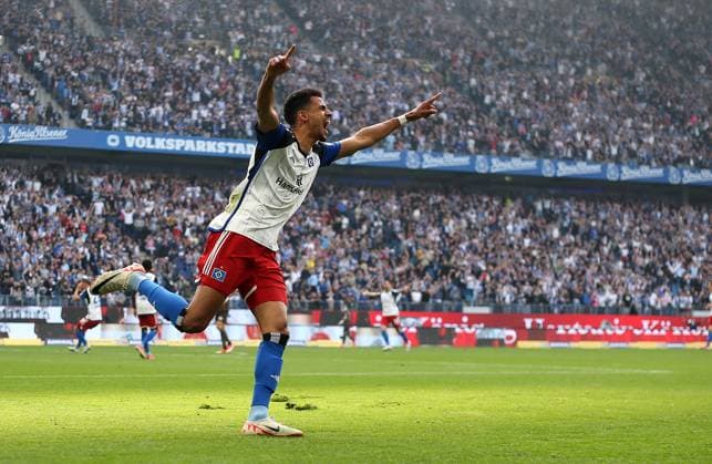 03 05 2024, Soccer 2 Bundesliga 2023 2024, Matchday 32, Hamburger SV FC St Pauli , at Volksparkstadion Hamburg Robert Glatzel Hamburg jubelt DFL and DFB regulations prohibit any use of photographs as image sequences and or quasi video
