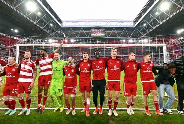 Soccer, 2 Bundesliga, Germany, Men, Season 2023 2024, 32 Matchday, Merkur Spiel Arena Düsseldorf, Fortuna Düsseldorf 1 FC Nürnberg 3 1 Fortuna celebrates with the fans cheers, joy, action DFB DFL REGULATIONS PROHIBIT ANY USE OF PHOTOGRAPHS AS IMAGE SEQUENCES AND OR QUASI VIDEO