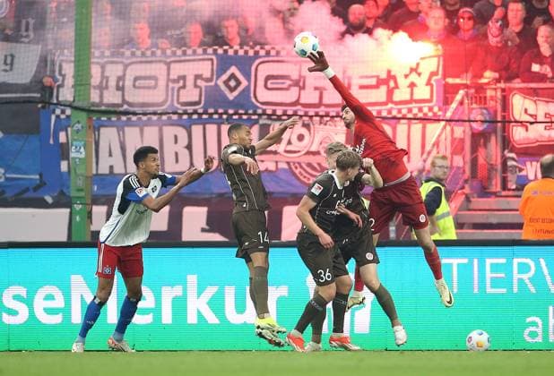 03 05 2024, Soccer 2 Bundesliga 2023 2024, Matchday 32, Hamburger SV FC St Pauli , at Volksparkstadion Hamburg Goal to 1 0, Scorer Robert Glatzel li , Hamburg DFL and DFB regulations prohibit any use of photographs as image sequences and or quasi video