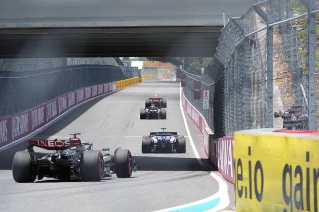 03 05 2024, Miami International Autodrome, Miami, Formula 1 Crypto com Miami Grand Prix,pictured Lewis Hamilton GBR , Mercedes AMG Petronas Formula One Team, Daniel Ricciardo AUS , Visa Cash App RB Formula One Team Defodi 506 20240503 hbr 4512 Defodi-506