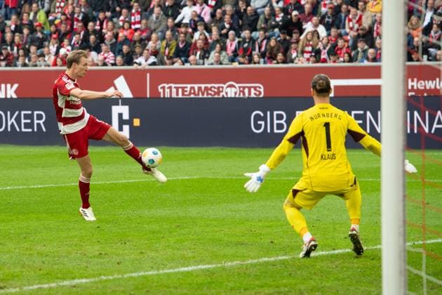Vincent VERMEIJ D scores the goal for 2 0 against goalkeeper Carl KLAUS N , Soccer 2 Bundesliga, Matchday 32, Fortuna Duesseldorf D 1 FC Nuernberg N on 03 05 2024 at Merkur Spiel Arena Duesseldorf Germany Â