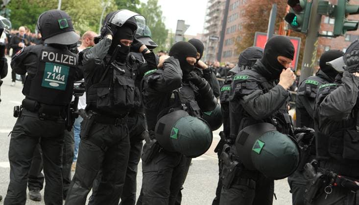 Soccer, Season 2023 2023, Second Bundesliga, Matchday 32, Hamburger SV FC St Pauli Police forces secure the HSV fan march at Stellingen station from Stellingen Hamburg