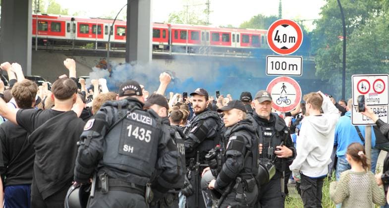 Soccer, Season 2023 2023, Second Bundesliga, Matchday 32, Hamburger SV FC St Pauli Police forces secure the HSV fan march at Stellingen station from Stellingen Hamburg