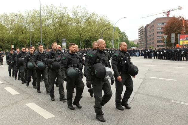 Soccer, Season 2023 2023, Second Bundesliga, Matchday 32, Hamburger SV FC St Pauli Police forces secure the HSV fan march at Stellingen station from Stellingen Hamburg