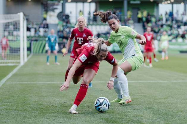Wolfsburg, Germany 03 May 2024 1 BL Women 2023 2024 VfL Wolfsburg vs 1 FC Köln In the picture from left in duel Marleen Schimmer Koeln and Lena Oberdorf Wolfsburg DFB regulations prohibit any use of photographs as image sequences and or quasi video AOK Stadion Niedersachsen Copyright: xFotostandx xNiewelerx