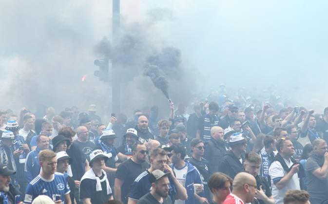 Soccer, Season 2023 2023, Second Bundesliga, Matchday 32, Hamburger SV FC St Pauli The HSV fan march sets off from Stellingen in the direction of the Volksparkstadion with lots of pyrotechnics being set off Stellingen Hamburg