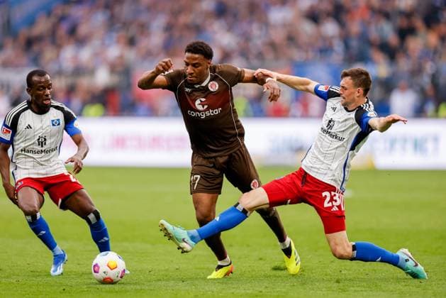 Hamburg, 3 May 2024 Football, 2 Bundesliga 2023 24, Hamburger SV FC St Pauli Jean Luc Dompe Hamburger SV, 27 , Oladapo Afolayan FC St Pauli, 17 , Jonas Meffert Hamburger SV, 23 DFL REGULATIONS PROHIBIT ANY USE OF PHOTOGRAPHS AS IMAGE SEQUENCES AND OR QUASI VIDEO