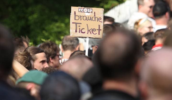 Soccer, Season 2023 2023, second Bundesliga, 32 Matchday, Hamburger SV FC St Pauli Ticket request of a fan of FC St Pauli in front of the stadium on a cardboard Stellingen Hamburg