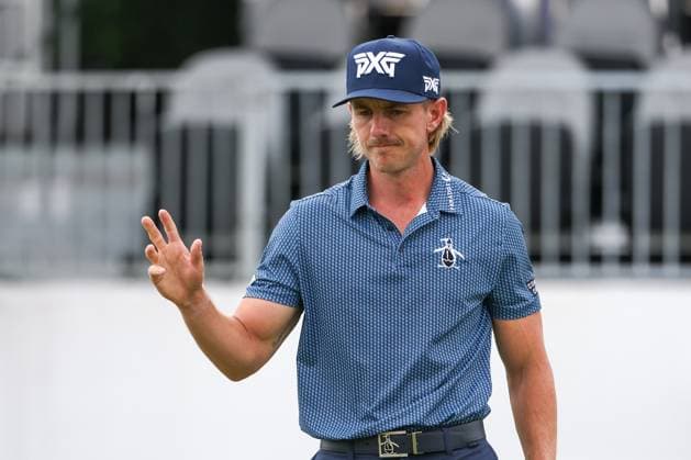 MCKINNEY, TX - MAY 03: Jake Knapp (USA) waives to the crowd after holing a birdie putt on the 17th hole during the second round of the PGA, Golf Herren CJ CUP Byron Nelson on May 3, 2024, at TPC Craig Ranch in McKinney, TX. (Photo by David Buono Icon Sportswire) GOLF: MAY 03 PGA CJ CUP Byron Nelson EDITORIAL USE ONLY Icon240503069