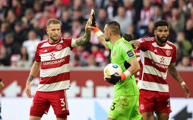 03 05 2024 Soccer season 2023 2024 2 Soccer Bundesliga 32 Matchday Fortuna Düsseldorf 95 F95 1 FC Nuremberg FCN Club Sportfoto Zink DaMa xdaxmax DFL regulations prohibit any use of photographs as image sequences and or quasi video only for editorial use Andre Hoffmann 3, Fortuna Düsseldorf F95 Florian Kastenmeier 33, Fortuna Düsseldorf F95 klatschen ab freut sich Freude