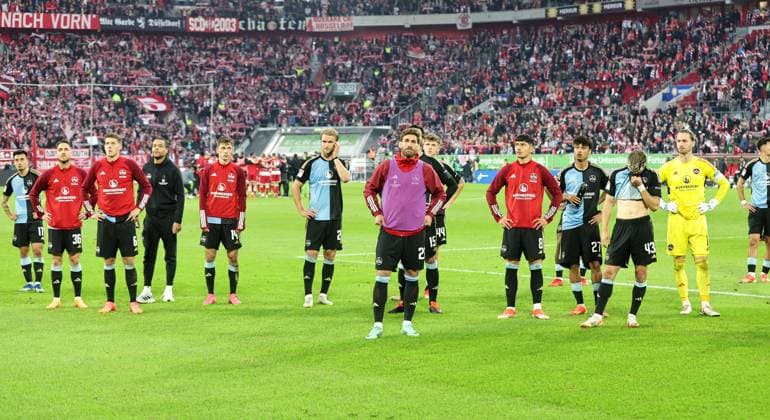 03 05 2024 Soccer Season 2023 2024 2 Soccer Bundesliga 32 Matchday Fortuna Düsseldorf 95 F95 1 FC Nuremberg FCN Club Sportfoto Zink DaMa xdaxmax DFL regulations prohibit any use of photographs as image sequences and or quasi video only for editorial use Mannschaft Team des FCN enttäuscht Disappointment after the end of the match at Clubfan Clubfans FCN Fans Fans Fans