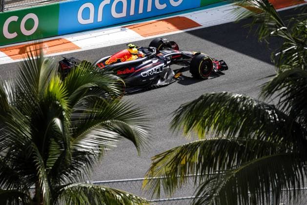 11 PEREZ Sergio (mex), Red Bull Racing RB20, action during the Formula 1 Crypto.com Miami Grand Prix 2024, 6th round of the 2024 Formula One World Championship, WM, Weltmeisterschaft from May 3 to 5, 2024 on the Miami International Autodrome, in Miami, United States of America - F1 - MIAMI GRAND PRIX 2024 DPPI Panoramic  240503_R06_MIAMI_DP_XB5_6627