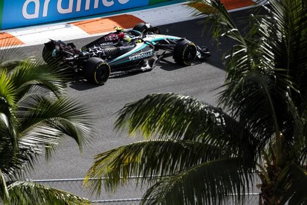 44 HAMILTON Lewis (gbr), Mercedes AMG F1 Team W15, action during the Formula 1 Crypto.com Miami Grand Prix 2024, 6th round of the 2024 Formula One World Championship, WM, Weltmeisterschaft from May 3 to 5, 2024 on the Miami International Autodrome, in Miami, United States of America - F1 - MIAMI GRAND PRIX 2024 DPPI Panoramic  240503_R06_MIAMI_DP_XB5_6659