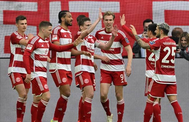 Jubel Düsseldorf, , 3 v re , Vincent Vermeij Fortuna Duesseldorf 03 05 2024, Soccer 2 Bundesliga, 32 Matchday, Season 2023 2024 Fortuna Düsseldorf 1 FC Nürnberg 3 1 Düsseldorf Nordrhein Westfalen Germany Team2