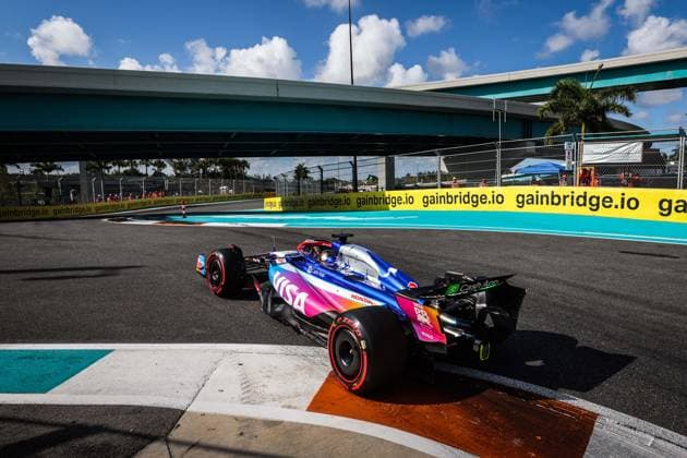 03 RICCIARDO Daniel (aus), Visa Cash App RB F1 Team VCARB 01, action during the Formula 1 Crypto.com Miami Grand Prix 2024, 6th round of the 2024 Formula One World Championship, WM, Weltmeisterschaft from May 3 to 5, 2024 on the Miami International Autodrome, in Miami, United States of America - F1 - MIAMI GRAND PRIX 2024 DPPI Panoramic  240503_R06_MIAMI_DP_AV3_5174