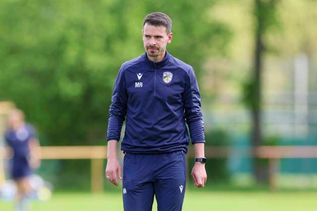 Trainer Munier Raychouni (FC Carl Zeiss Jena) schaut enttaeuscht, A-Junioren-Bundesliga Staffel Nord Nordost, Werder Bremen vs FC Carl Zeiss Jena, WOHNINVEST Weserstadion Platz 11, 04.05.2024, Bremen, Deutschland. *** Coach Munier Raychouni FC Carl Zeiss Jena looks disappointed, A Junioren Bundesliga Staffel Nord Nordost, Werder Bremen vs FC Carl Zeiss Jena, WOHNINVEST Weserstadion Platz 11, 04 05 2024, Bremen, Germany