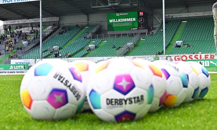 04 05 2024 Soccer Season 2023 2024 2 Soccer Bundesliga 32 Matchday SpVgg Greuther Fürth Kleeblatt TSV Eintracht Braunschweig BTSV Sportfoto Zink xwoxzix DFL regulations prohibit any use of photographs as image sequences and or quasi video only for editorial use Feature Impression Symbolbild Symbol photo Welcome greeting on scoreboard