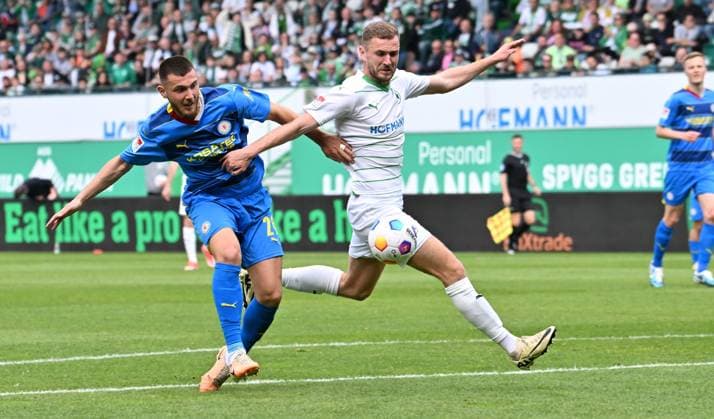 04 05 2024 Soccer Season 2023 2024 2 Soccer Bundesliga 32 Matchday SpVgg Greuther Fürth Kleeblatt TSV Eintracht Braunschweig BTSV Sportfoto Zink xwoxzix DFL regulations prohibit any use of photographs as image sequences and or quasi video only for editorial use Hasan Kurucay 29, Eintracht Braunschweig BTSV EBS Dennis Srbeny 7, SpVgg Greuther Fürth
